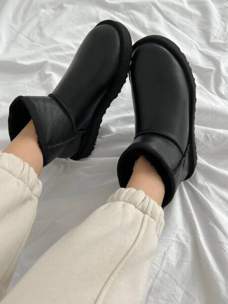 UGG Black Mini Premium