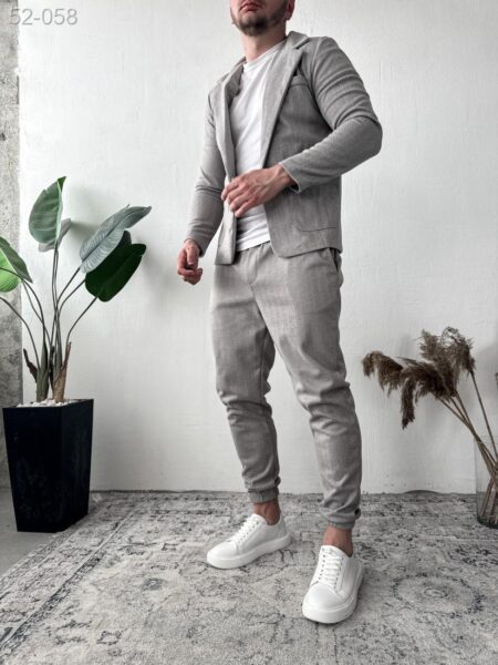 Класичний костюм