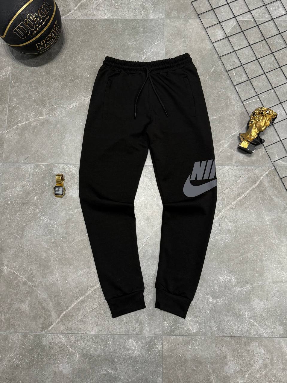 Спортивні штани Nike