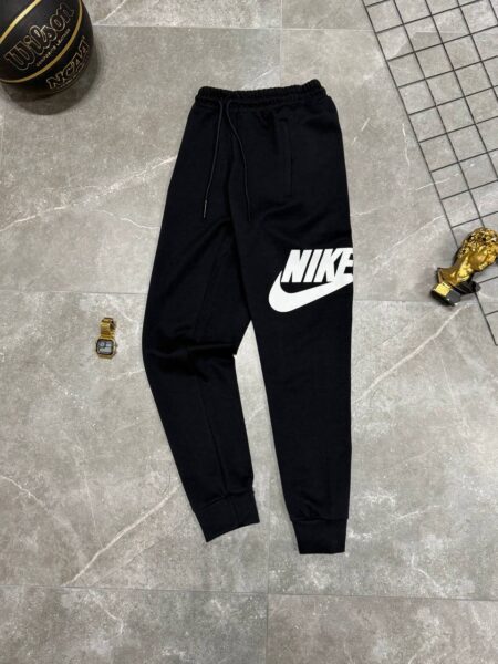 Спортивні штани Nike