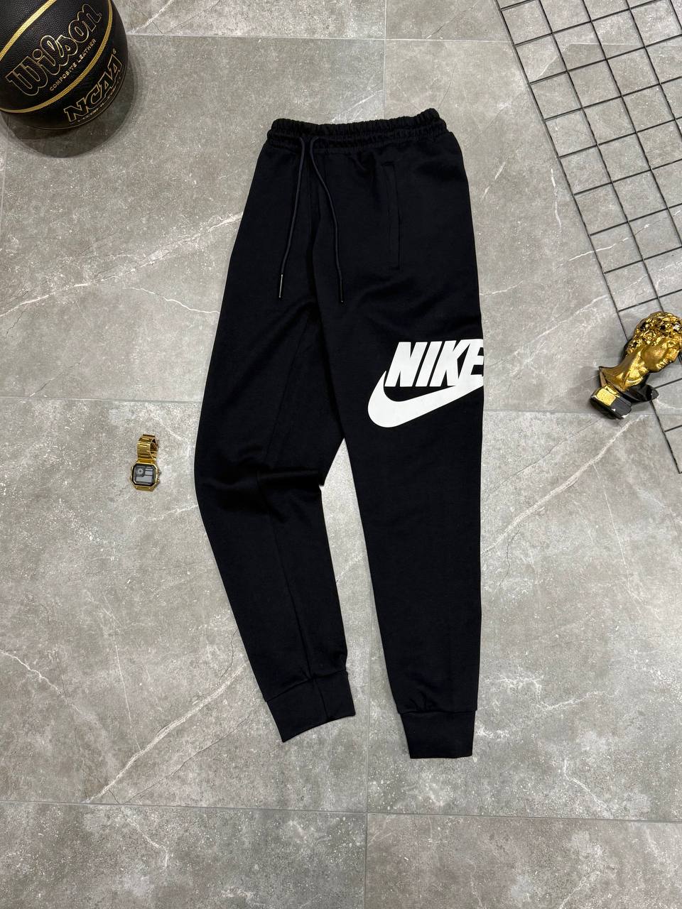 Спортивні штани Nike