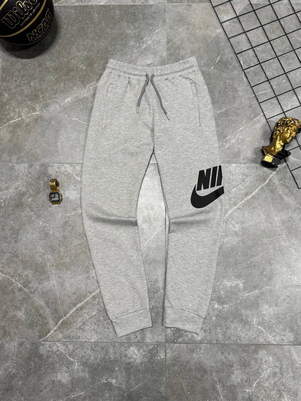 Спортивні штани Nike