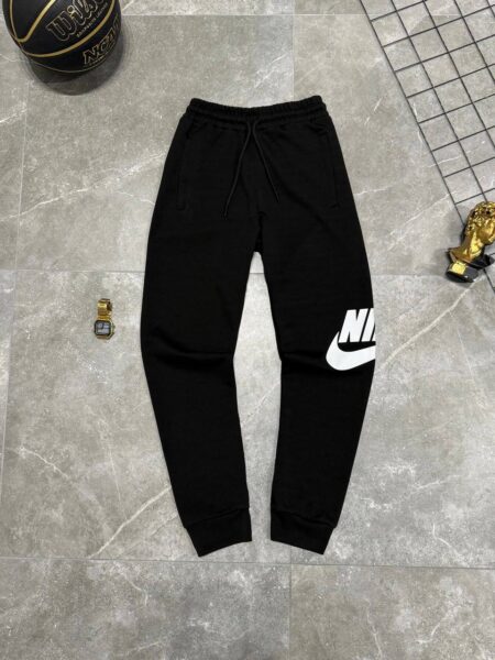 Спортивні штани Nike