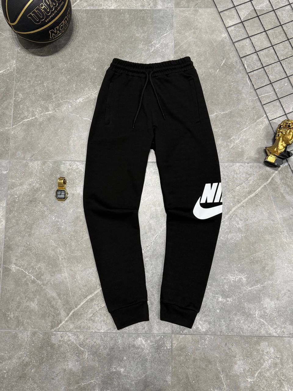 Спортивні штани Nike