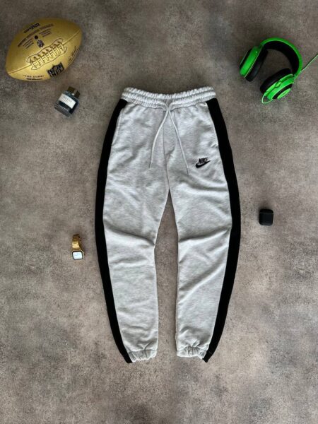 Спортивні штани Nike