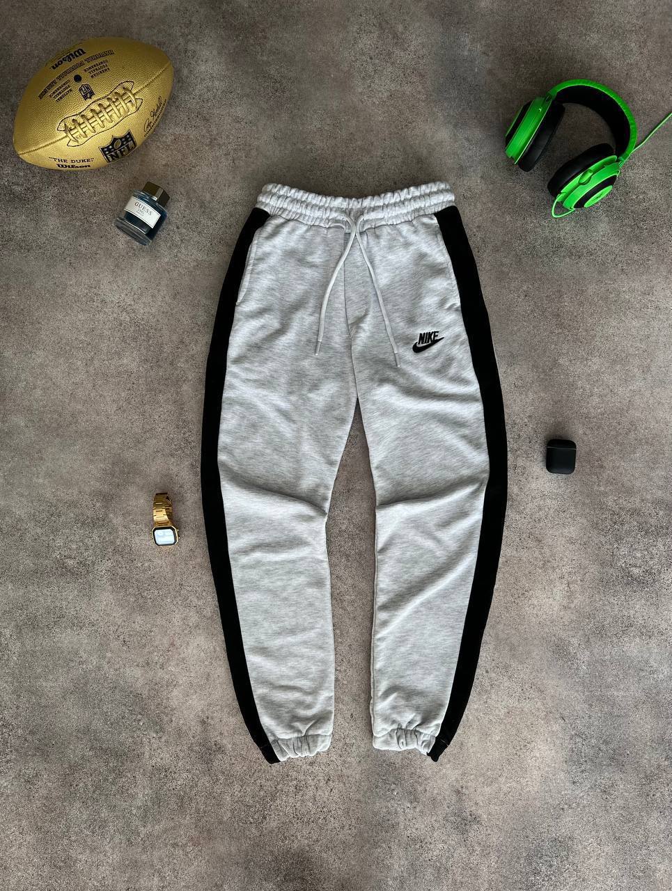 Спортивні штани Nike
