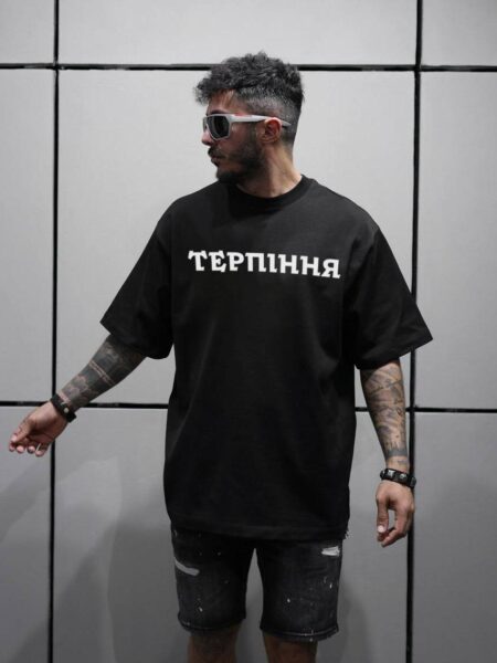 Футболка з мерчем