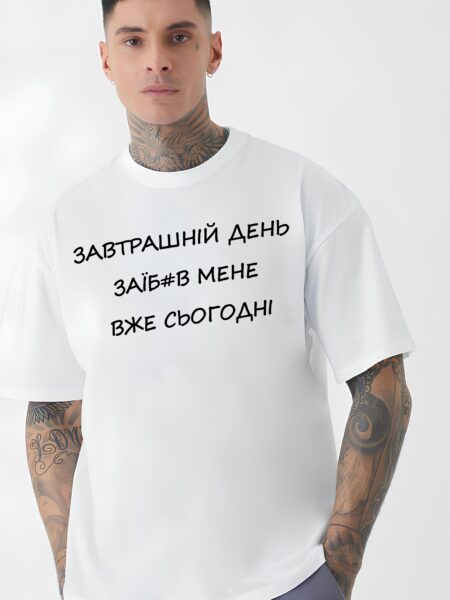 Футболка з мерчем