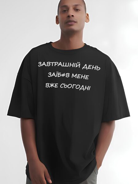 Футболка з мерчем