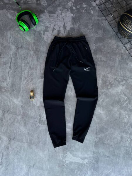 Спортивні штани Nike