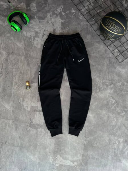 Спортивні штани Nike