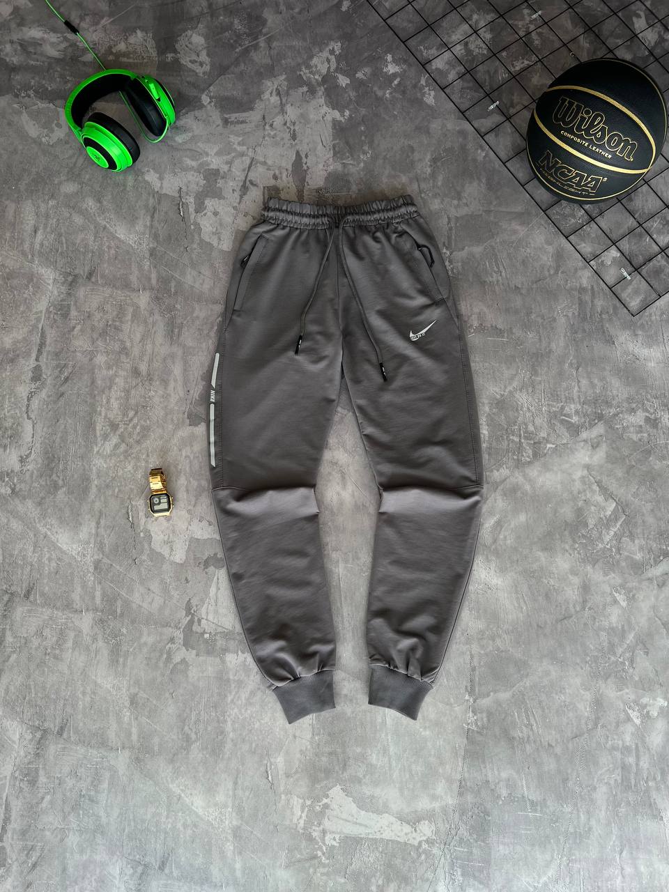 Спортивні штани Nike