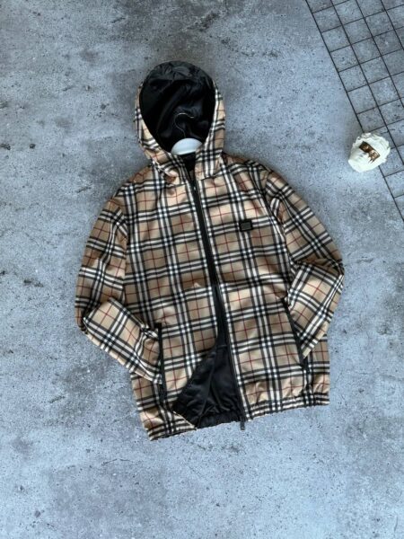 Вітрівка Burberry