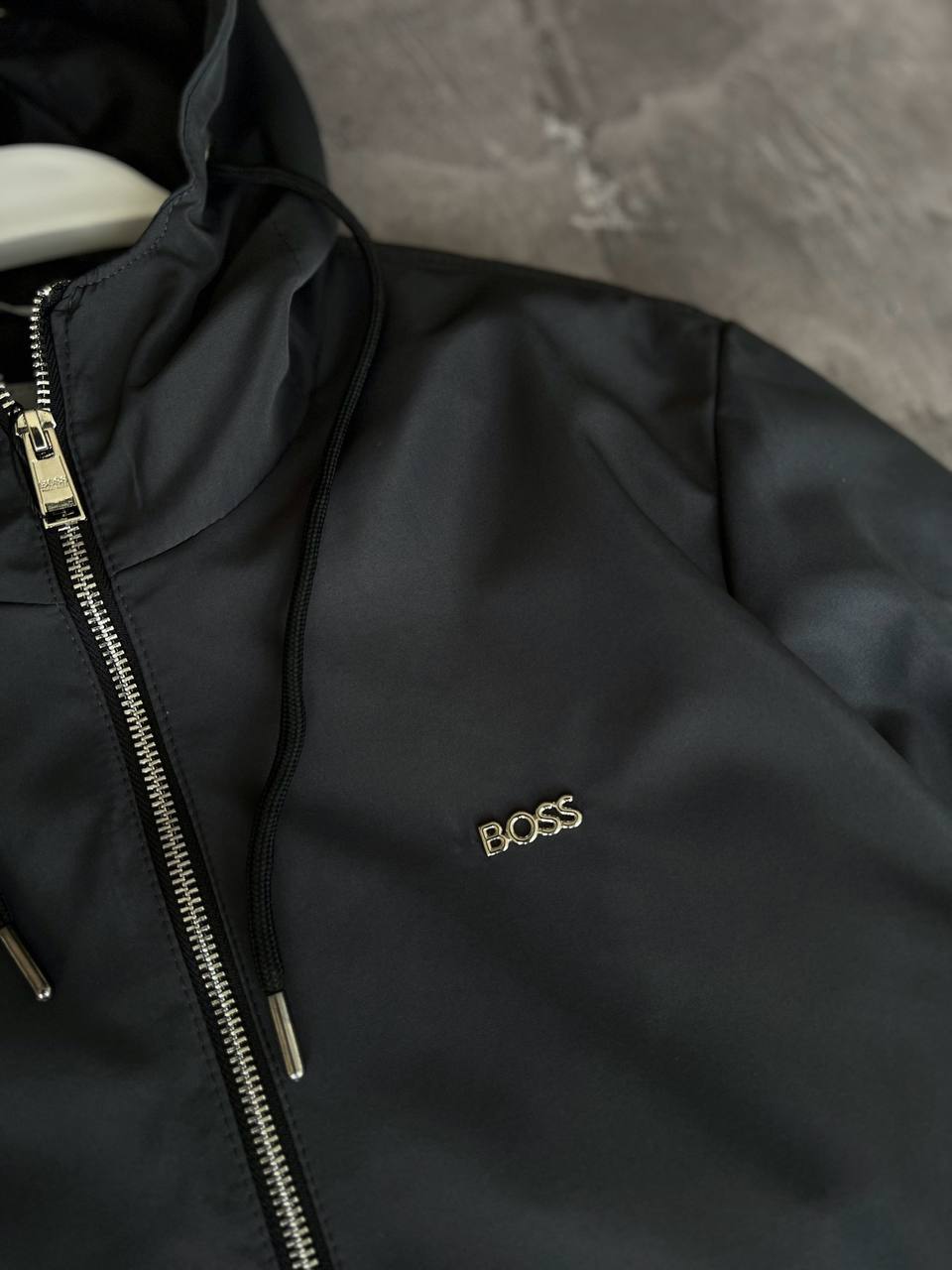 Вітрівка Boss