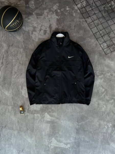 Вітрівка Nike