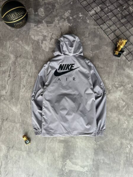 Вітрівка Nike