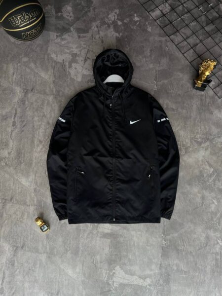 Вітрівка Nike
